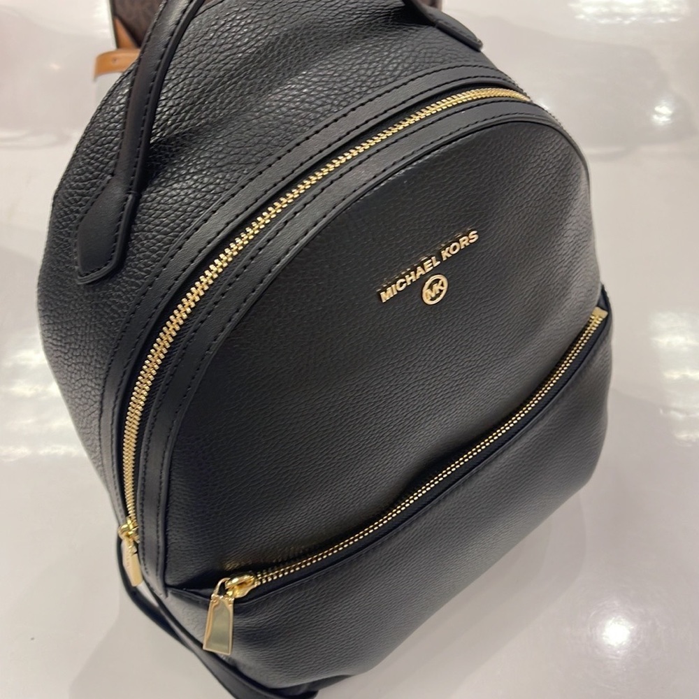 Michael Kors Womens Valerie Medium Logo Backpack 30F2G9VB2B
Black
NWT - Picture 9 of 16
